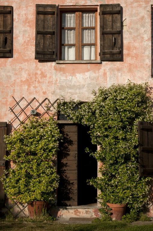Grazzano Badoglio Cascina Rosa B&B الغرفة الصورة